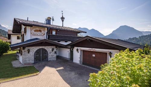 Superior Holiday Home