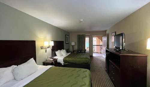 Queen Room with Two Queen Beds - Non Smoking