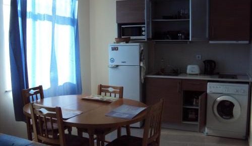 One-Bedroom Apartment with Balcony