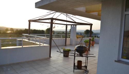 Two-Bedroom Penthouse Apartment with Terrace and Mountain View