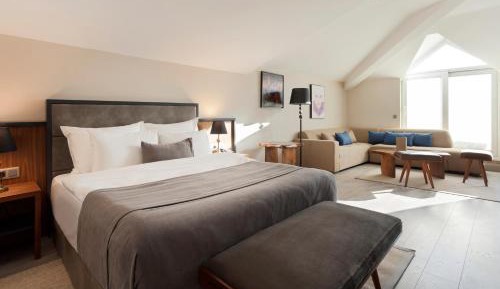 Deluxe Suite