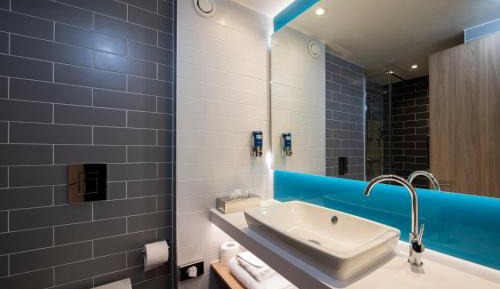Standard Double Room with Free Hot Breakfast