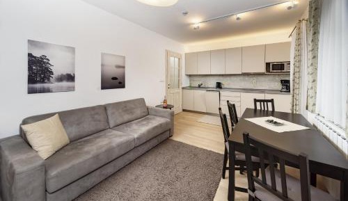 Apartment with Mountain View