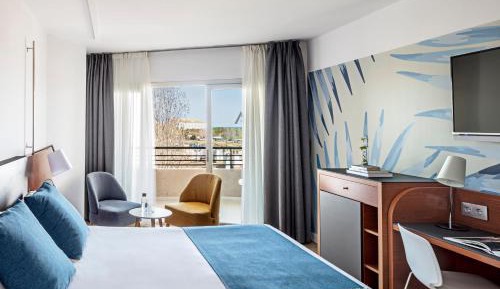 Design Double or Twin Room