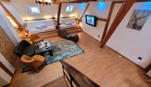 Studio - Split Level