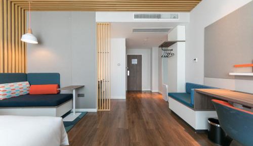 1 King Accessible Extra Floor Space