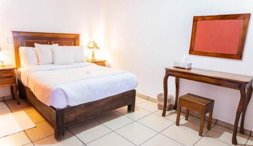 Standard Queen Room