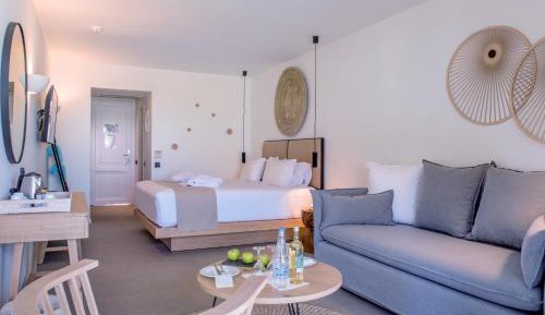 Junior Suite with Pool Front or Sea View
