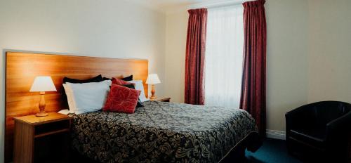 Standard Queen Room