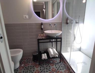 Deluxe Double Room with Shower