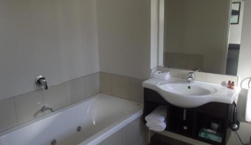 Studio with Spa Bath