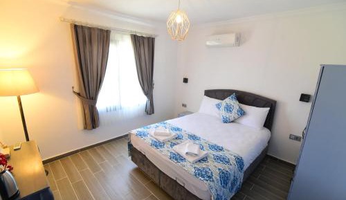 Standard Queen Room