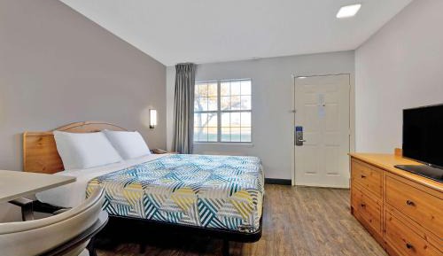 Queen Room - Disability Access - Non-Smoking