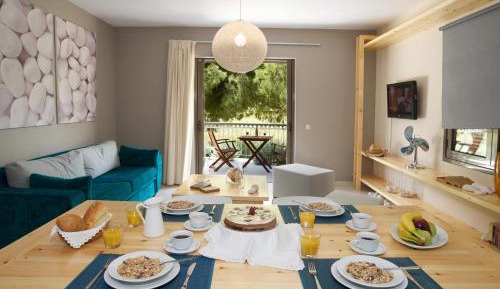 Deluxe One Bedroom Family Apartment (2 Adults + 2 Children)