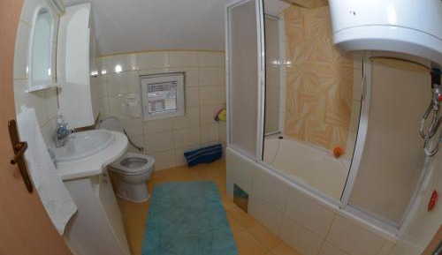 Two-Bedroom Apartment with Balcony (6 Adults)
