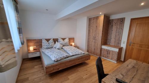 Apartment with Mountain View