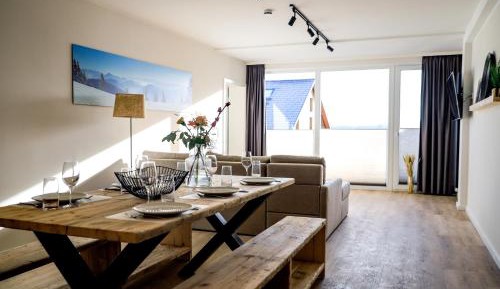 Apartment with Mountain View