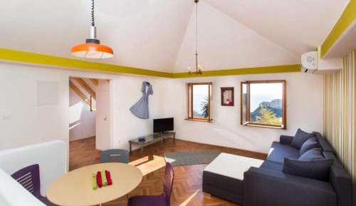 One-Bedroom Apartment with Sea View