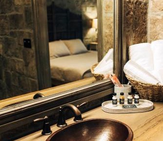 King Room with Roll-In Shower - Disability Access