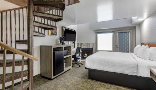 Loft Room with One King and One Queen Bed - Balcony
