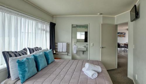 Apartment with Lake View