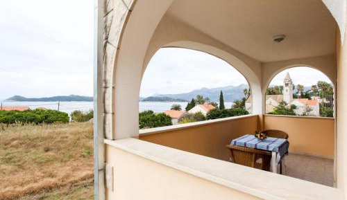 Studio Apartment with Balcony and Sea View (First Floor)