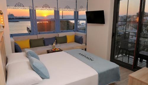 Deluxe Double Room with Balcony and Sea View
