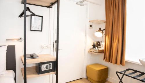 Budget Single Room with Open Bathroom