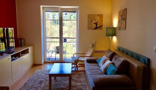 Apartment with Mountain View
