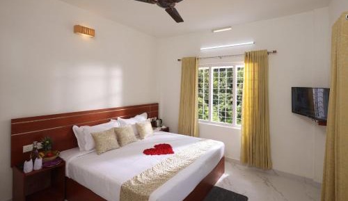 Deluxe Double Room (2 Adults + 1 Child)