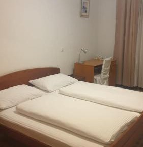 Deluxe Double Room (2 Adults + 1 Child)