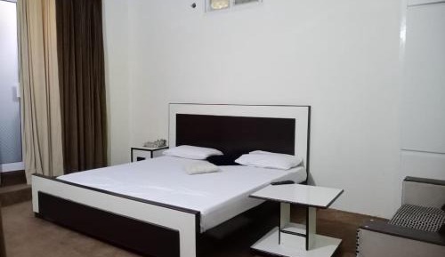 Deluxe Room (2 Adults + 1 Child)