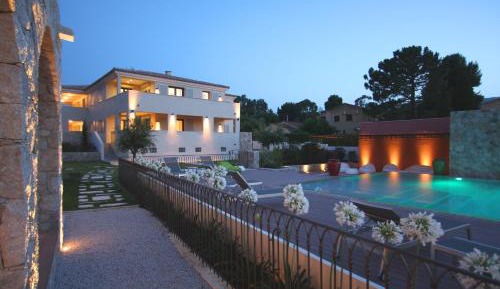 Two-Bedroom Apartment (4 Adults)