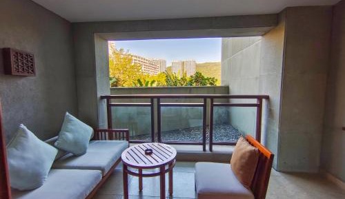 Premier Standard(The balcony is protected by a wall. Need to make appointment 1 day in advance:  Complimentary daily 60 minutes message for one person only)