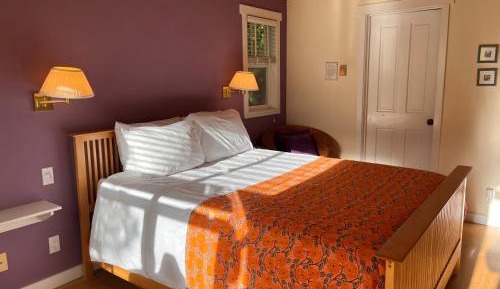 Deluxe Queen Suite