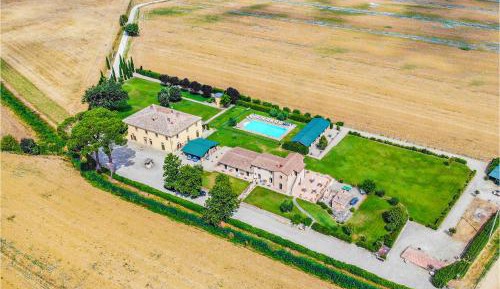 Eight-Bedroom Holiday Home