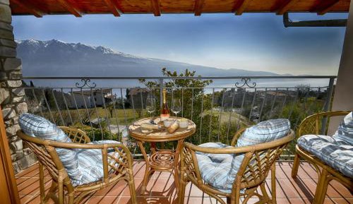 Apartment with Lake View