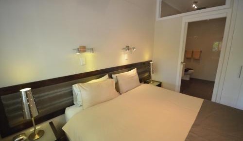 Romantic Two-Bedroom Villa with Spa Bath and Car