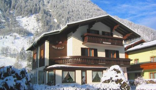 Eight-Bedroom Holiday Home