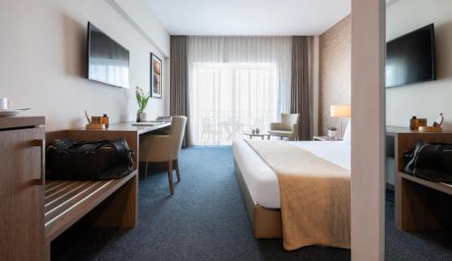 Superior Double or Twin Room with Lateral Sea View
