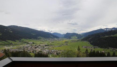 Apartment with Mountain View