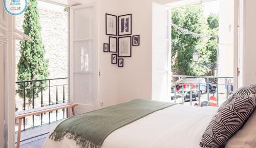 One-Bedroom Apartment with Balcony