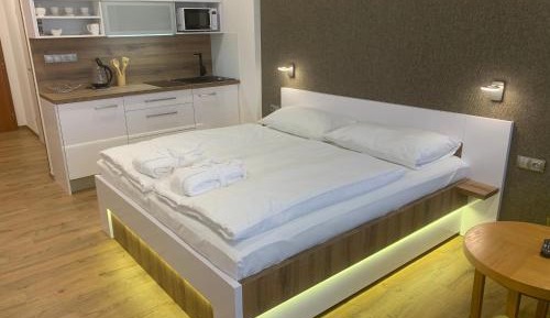 Deluxe Double Room with Balcony and Lake View