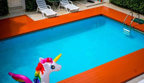 Bungalow with Garden View