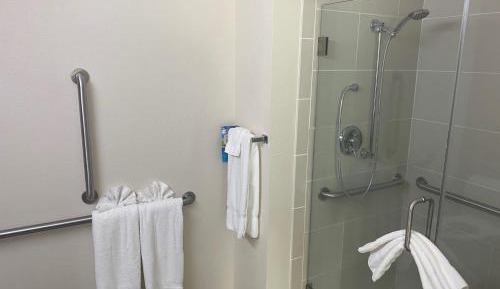 One-Bedroom Suite with Two Queen Beds - Mobility Access/Non-Smoking