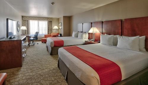 Queen Suite with Two Queen Beds and Mobility Accessible Tub - Non-Smoking