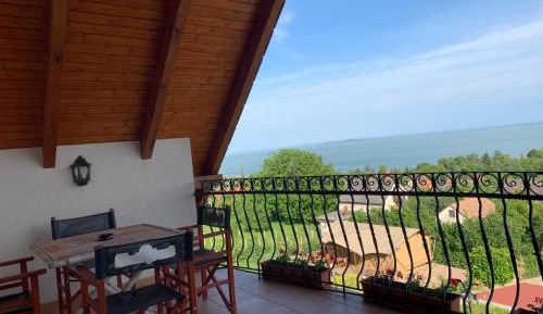 Studio with Balcony and Lake View (4 Adults)
