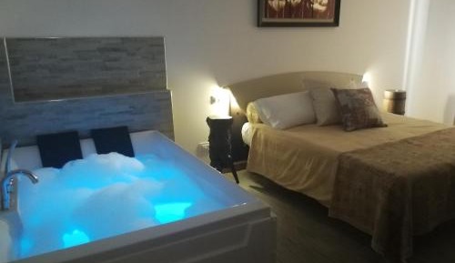 Deluxe Suite with Spa Bath