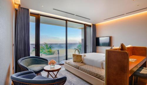 Beachfront Six-Bedroom Pool Villa