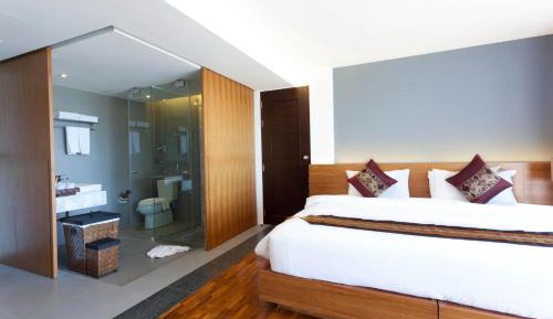 Executive Deluxe Suite with Pool Access